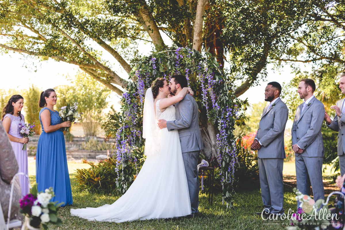 first kiss, just married, oak tree