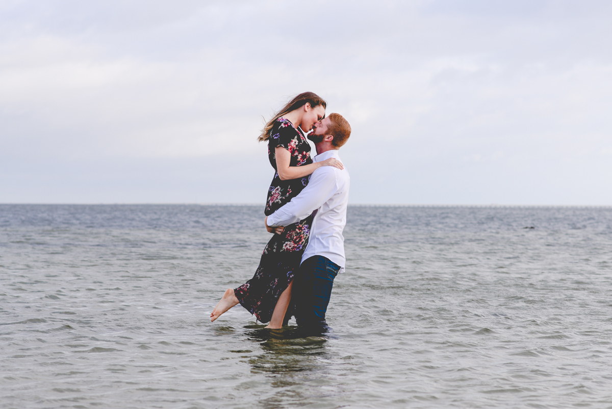 lifting, ocean, hug, water, kissing, couple, storm