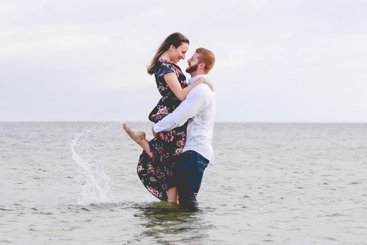 ocean, water, couple, splash, hugging, lifting