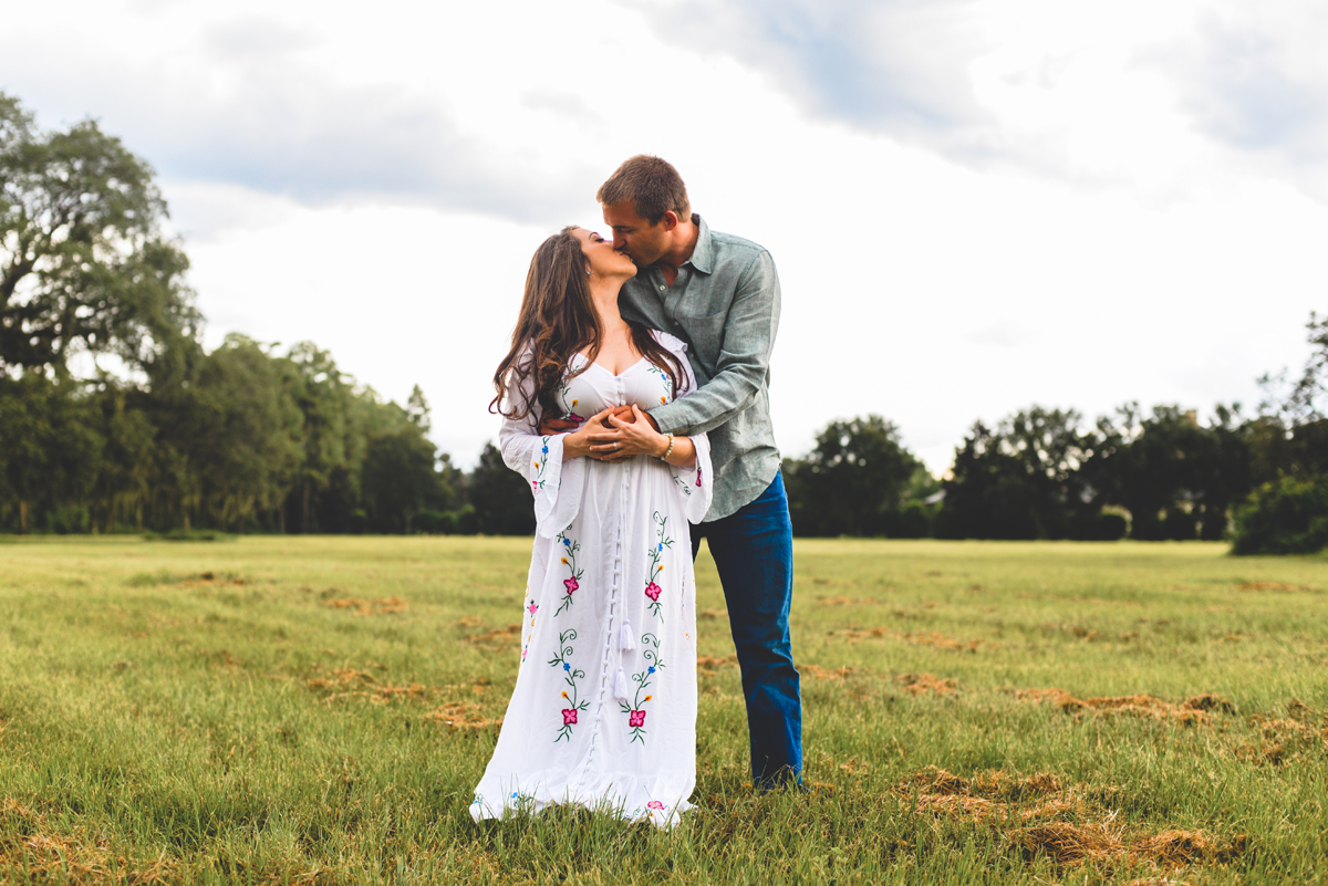 grass field, white, dress, kissing, husband, wife