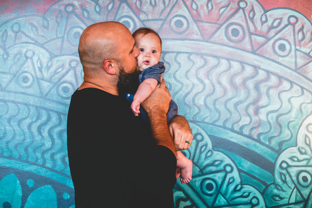 dad, kisses, baby, blue, wall, art, backdrop