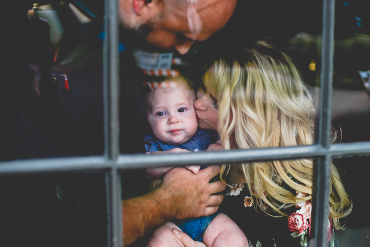 window, mom, dad, baby, kisses