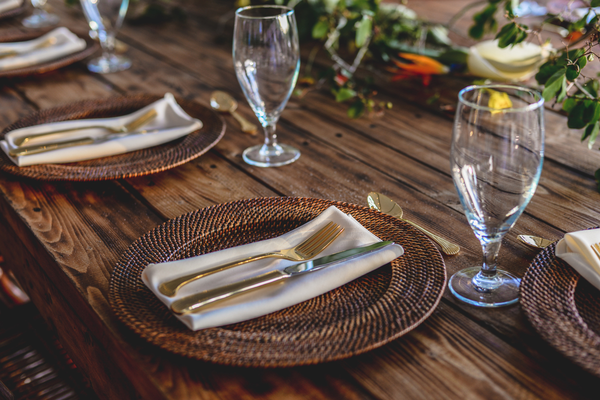 wood, table, silverware, gold, green