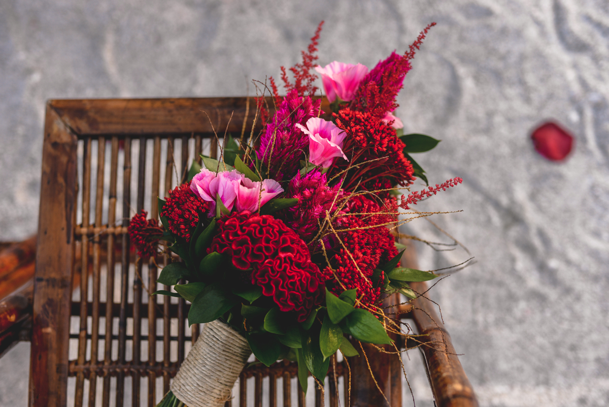 beach, sand, chair, bouquet, red, pink flowers