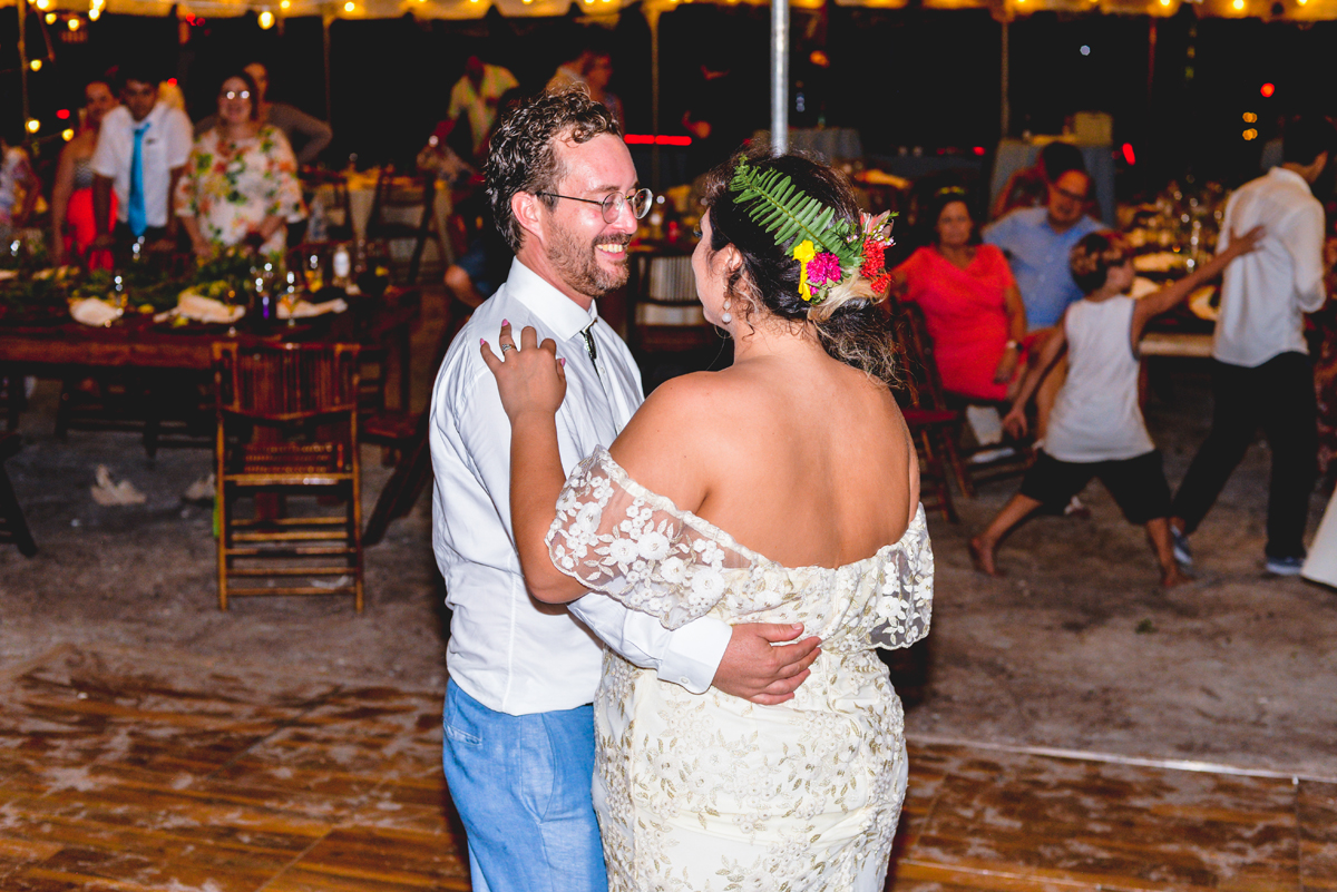 first dance, husband, wife, wedding, dancing