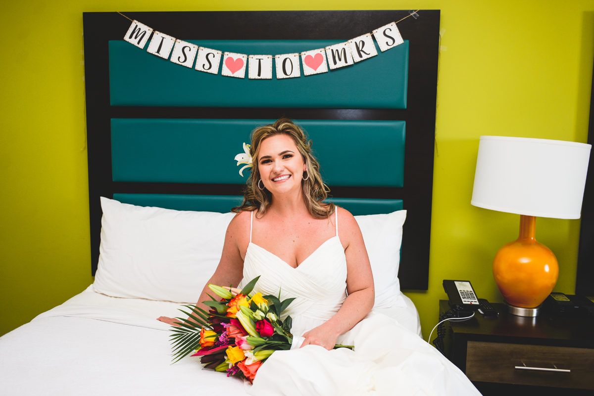 bride, hotel, green, blue, bouquet, wedding