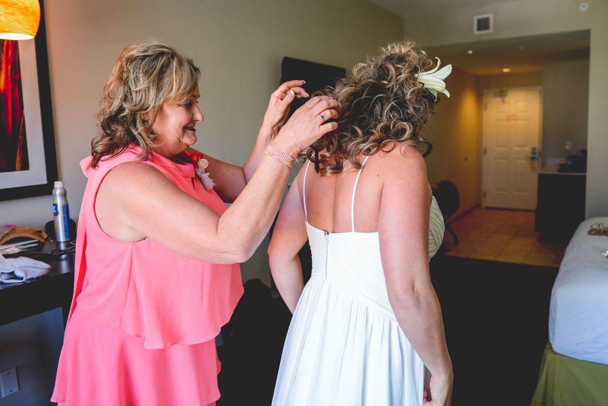 mother, daughter, bride, getting ready, wedding