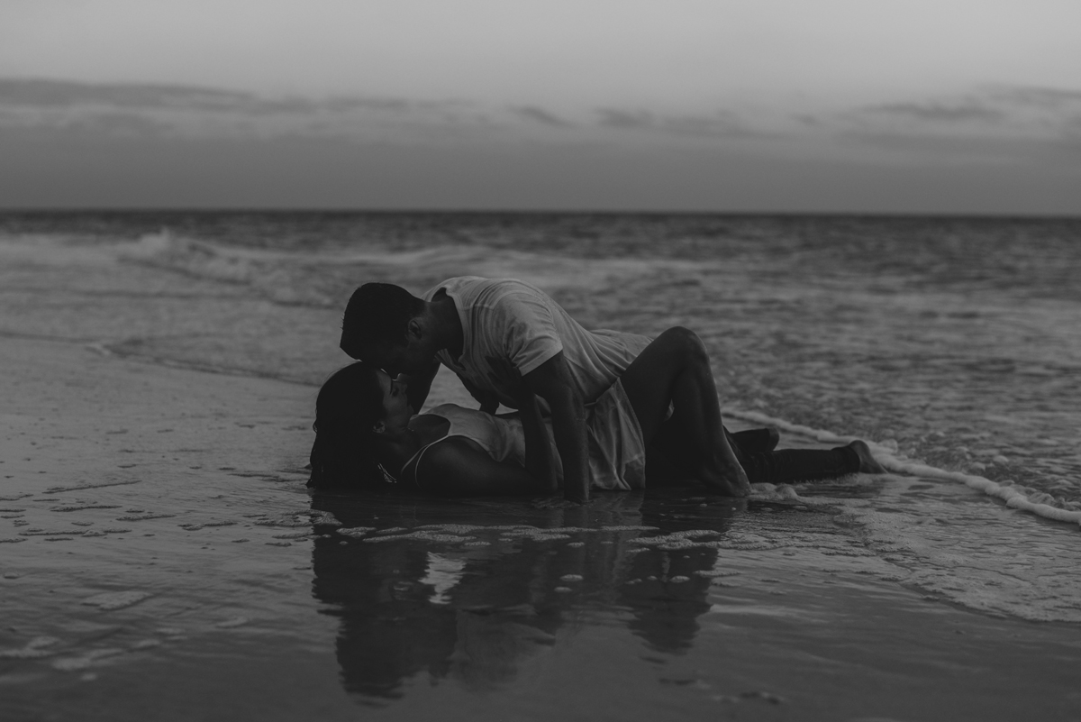 black and white, ocean, waves, sand, couple, dark