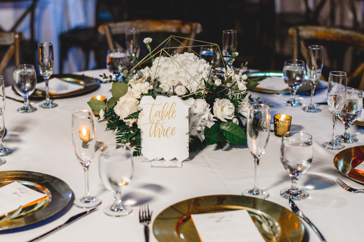 table decor, flowers, centerpieces, gold