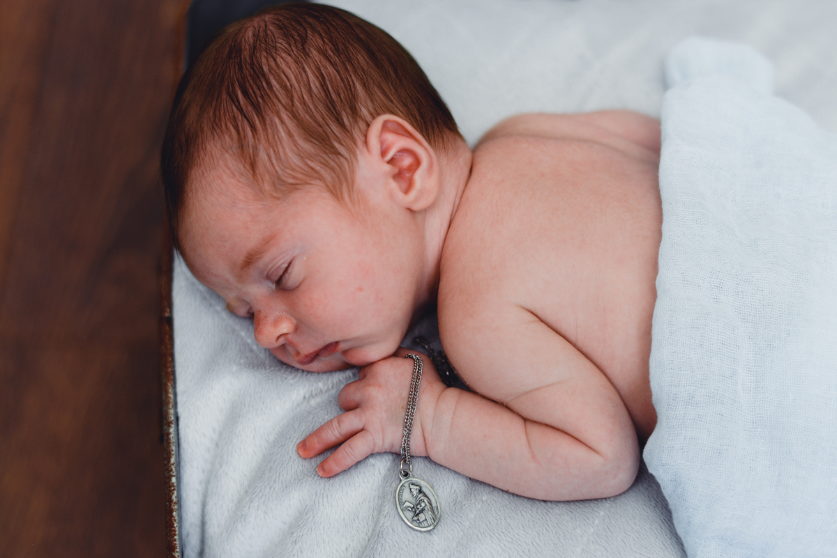 baby, newborn, wood, bin, necklace