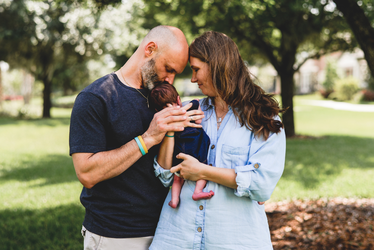 family, mom, dad, baby, newborn, park, outside