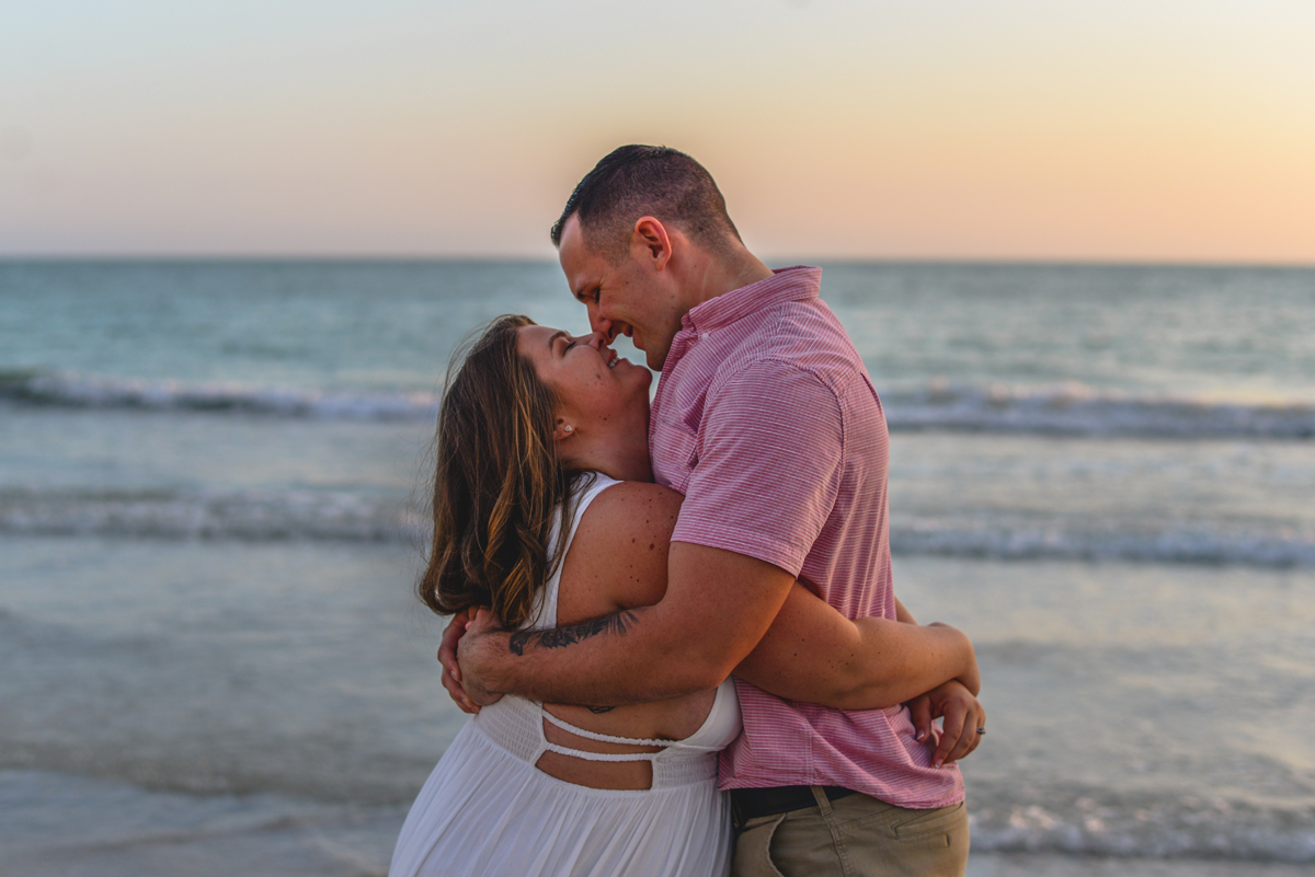 couple, ocean, hugging, water, sunset