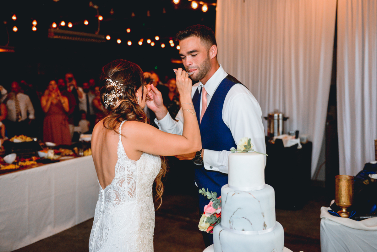 bride, groom, cake cutting, eating