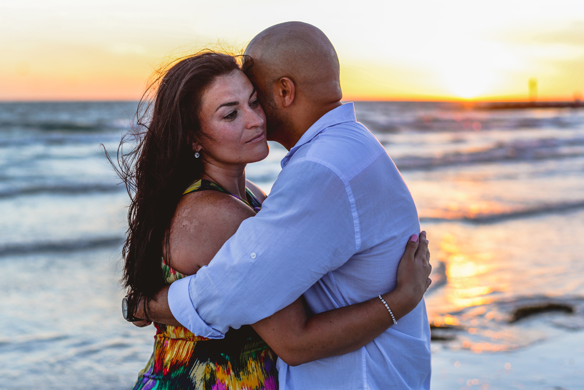 couple, hugging, ocean, sunset